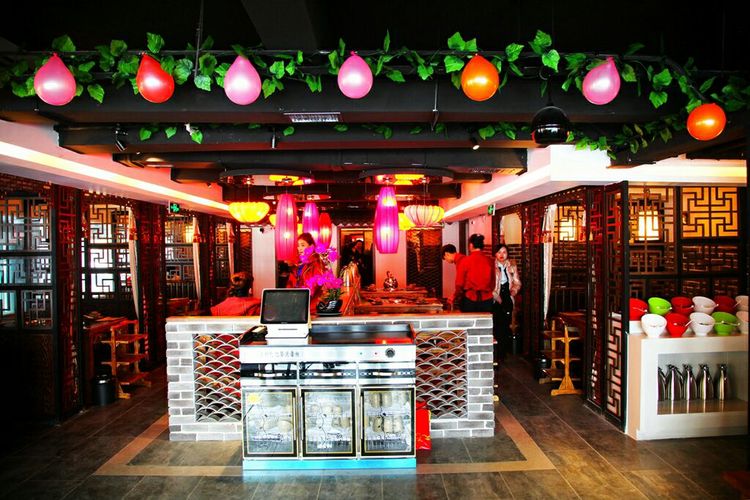 上海大厦c座一楼川江号子火锅店